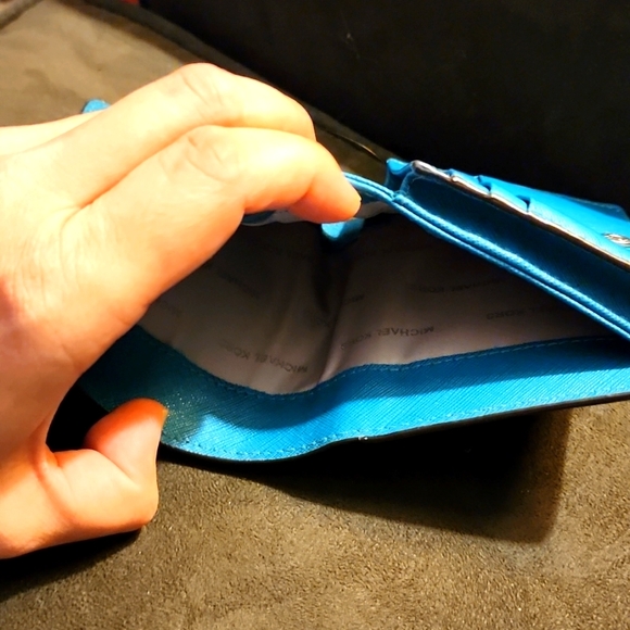 Michael Kors Leather True Blue Jet Set Carry All Card Case Mini Wallet - Picture 8 of 8